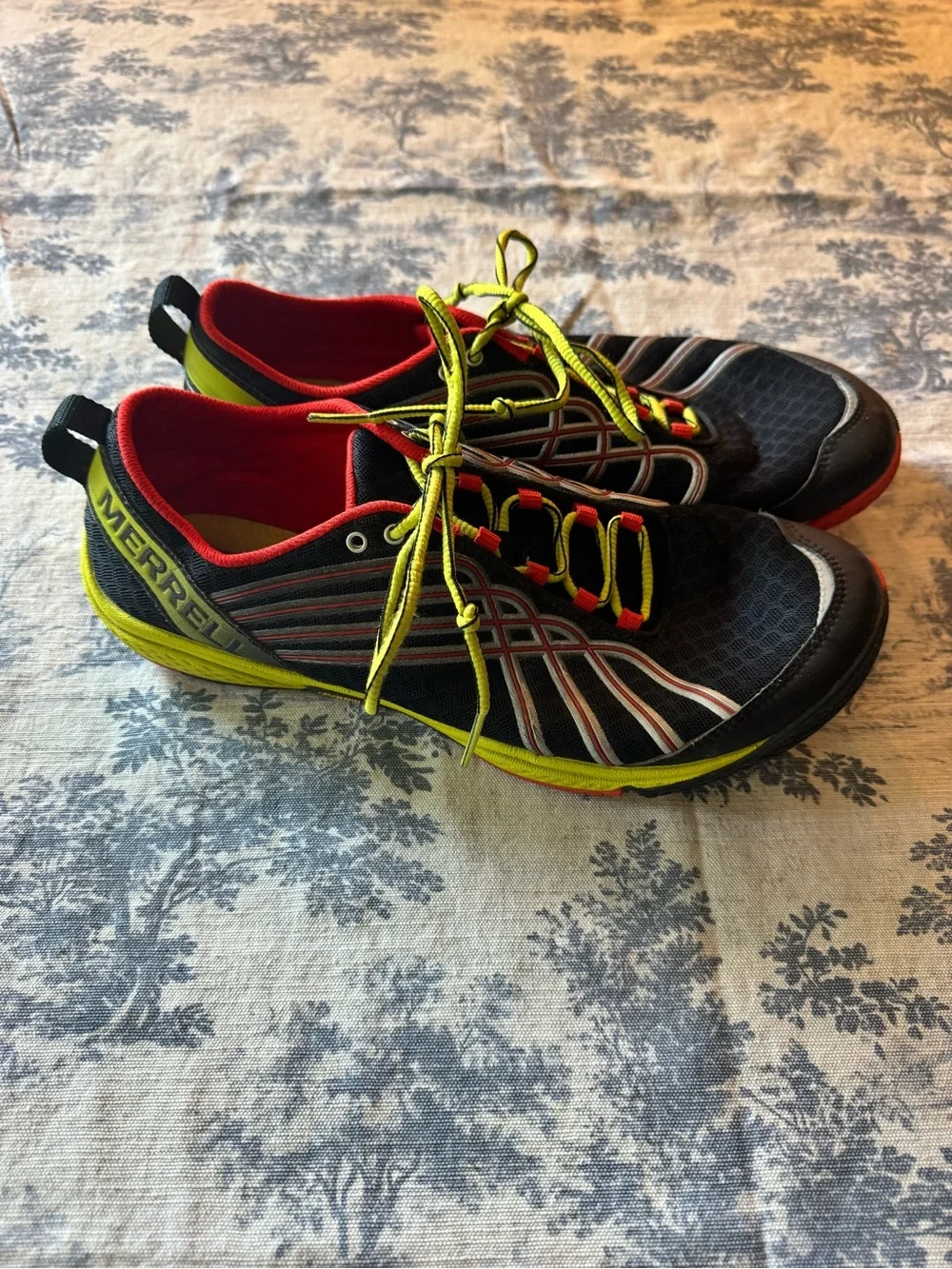 Merrell road glove shoes
